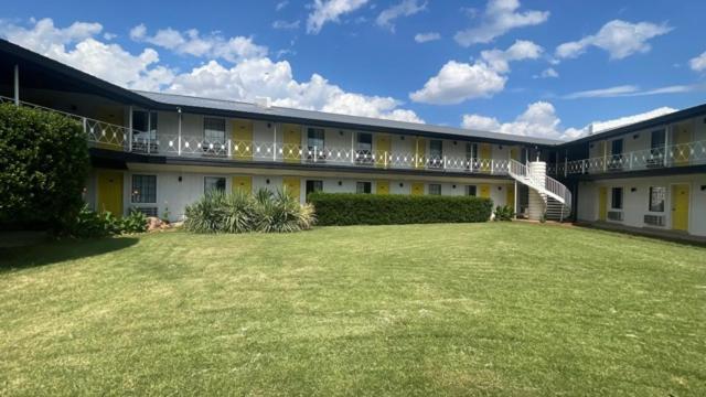 Friendship Inn 阿尔特斯 外观 照片